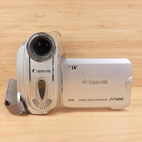 Canon ZR600 MiniDV Camcorder / 25x Optical Zoom / Made in Japan - Picture 1 of 7